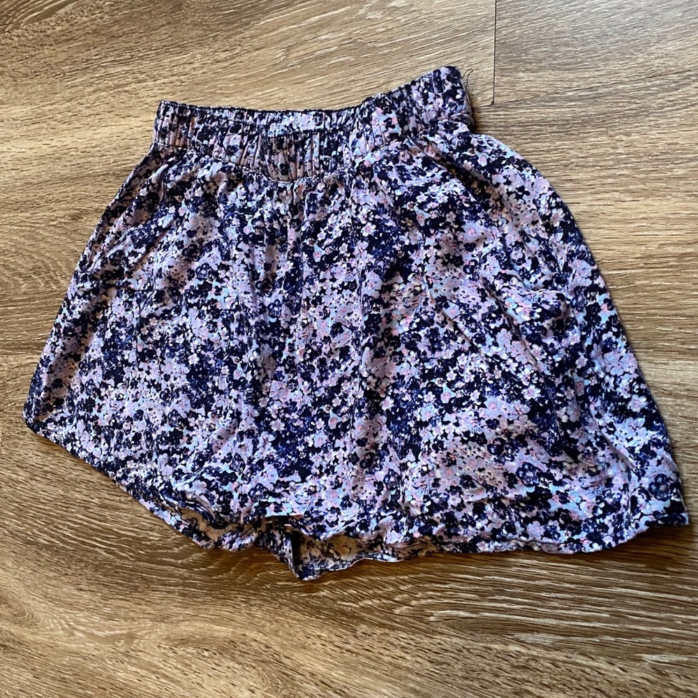 💋2 for $20!💋 Divided H&M Purple Floral Shorts